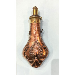 Poire à poudre signée "...