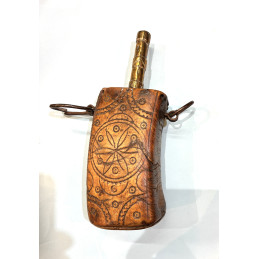 Poire à poudre en corne de...